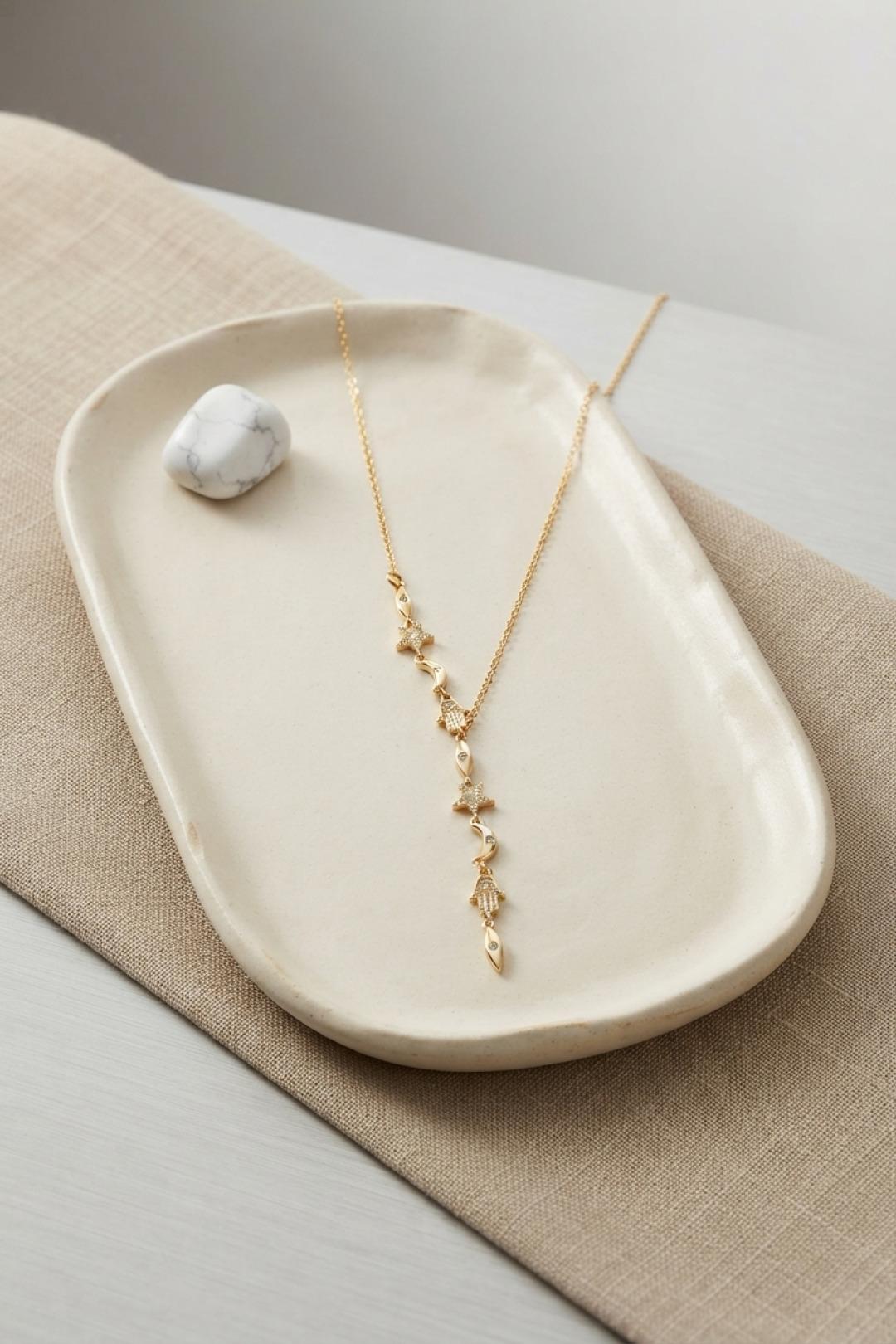 Pirinç Gold Renk Zirkon Taşlı Manifest Model Kadın Kolye